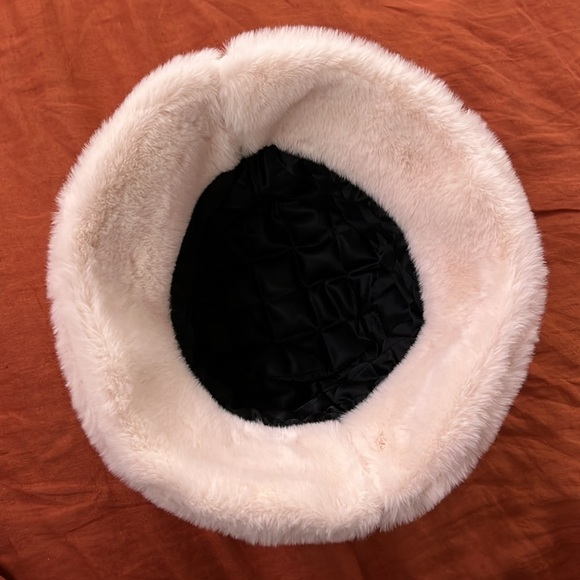 Fluffy bucket hat - Picture 4 of 4